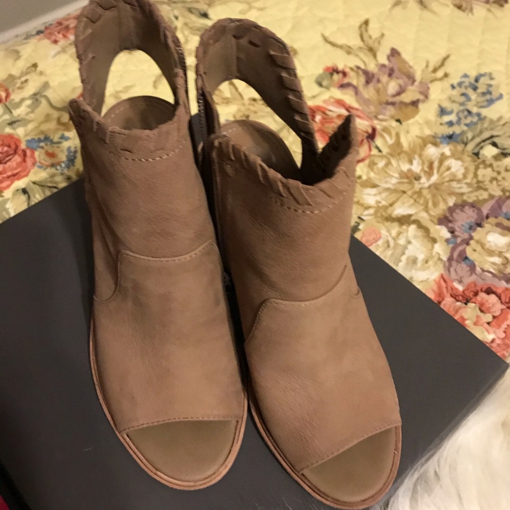 Open toe heels with zipper